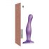 Strap-on-me Curvy M - welliger Dildo mit Saugfuß (lila)